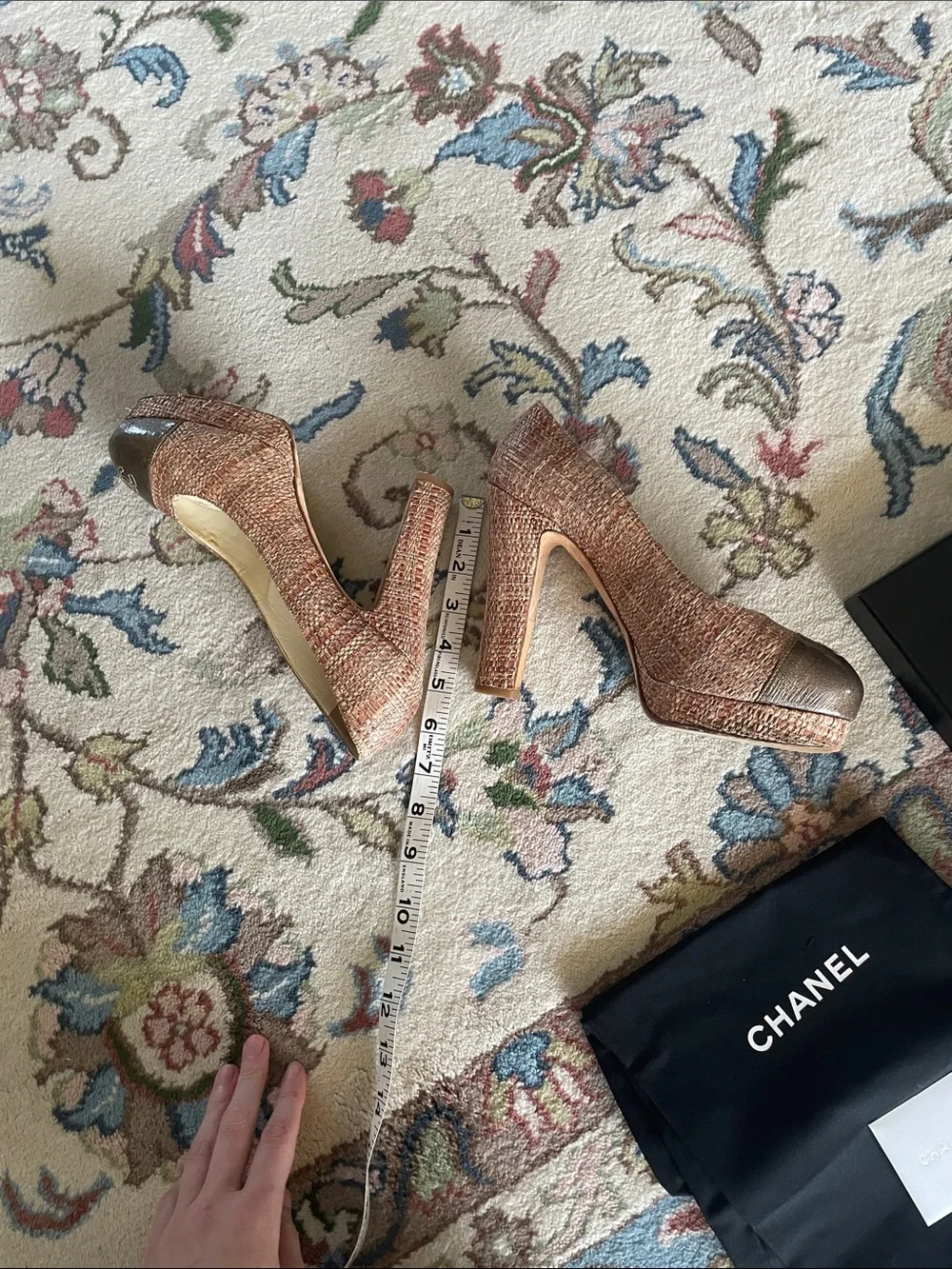 CHANEL Two-Tone Beige and Metallic Cap-Toe tweed heels 38 1/2 38.5